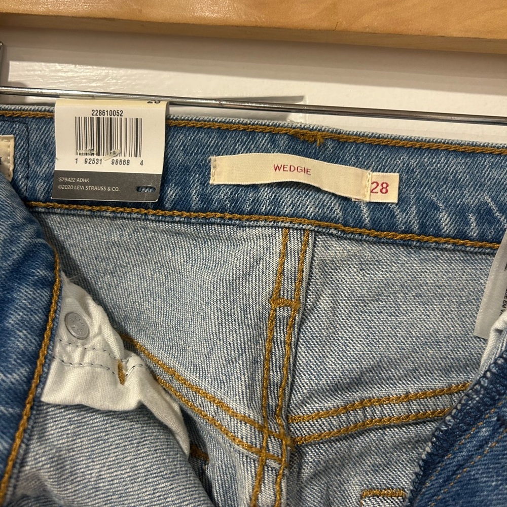 Levi’s light wash wedge Denim Jeans size 28 - Picture 3 of 4